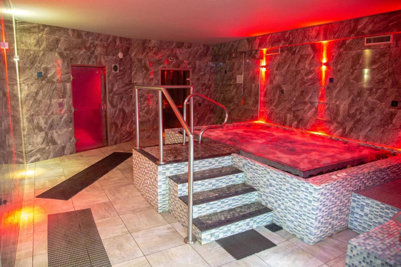 Glenville House - Adults Only - Incl Free Off-Site Health Club With Swimming Pool, Hot Tub, Sauna & Steam Room 보우네스온윈더미어 외부 사진